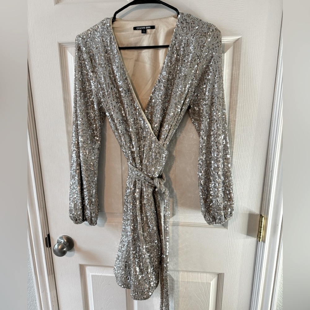 Gianni Bini Silver Sequin mini dress, sz SM